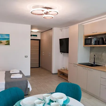 Capri N Pool Apartament *