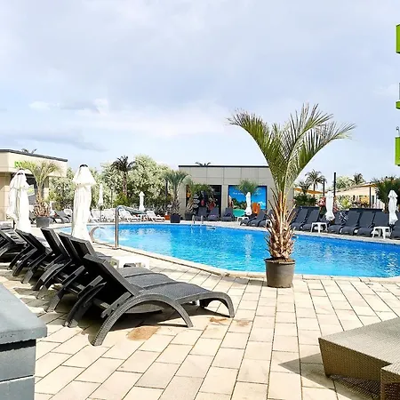 Capri N Pool *